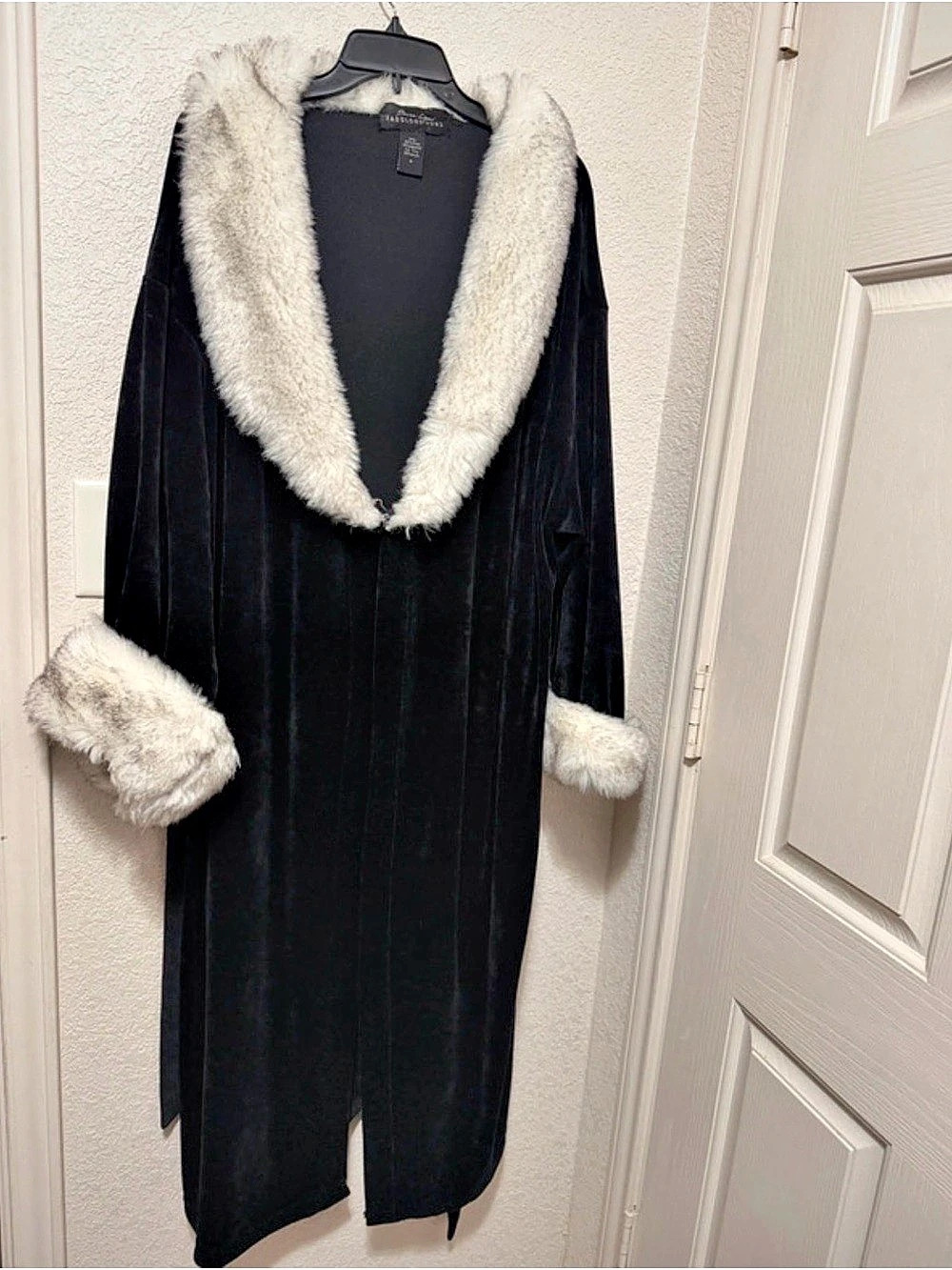 Donna Saliers Fabulous Furs Faux Fur Trim Maxi Robe Size Medium